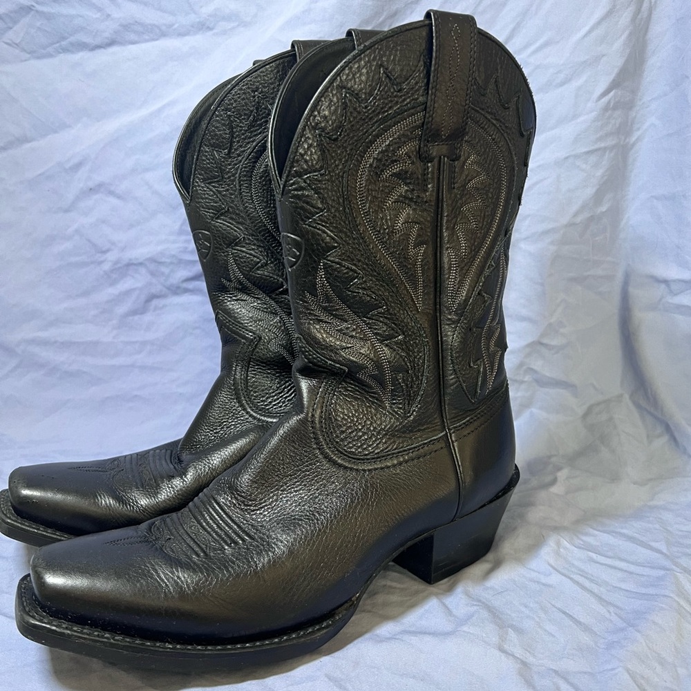 ARIAT  LEGEND PHOENIX COWBOY BOOTS - SQUARE TOE (Used- great condition)